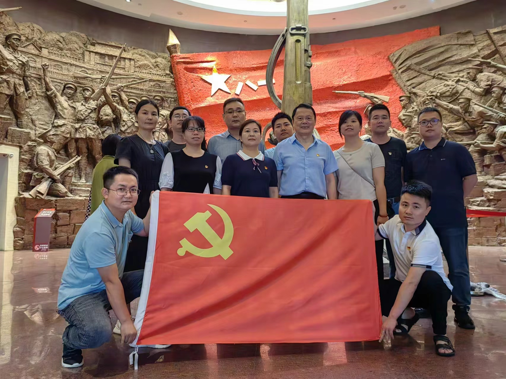 賡續(xù)紅色血脈，傳承建黨精神                                                    ——江西誠(chéng)建黨支部開展“慶七一，感黨恩，跟黨走”主題黨日活動(dòng)